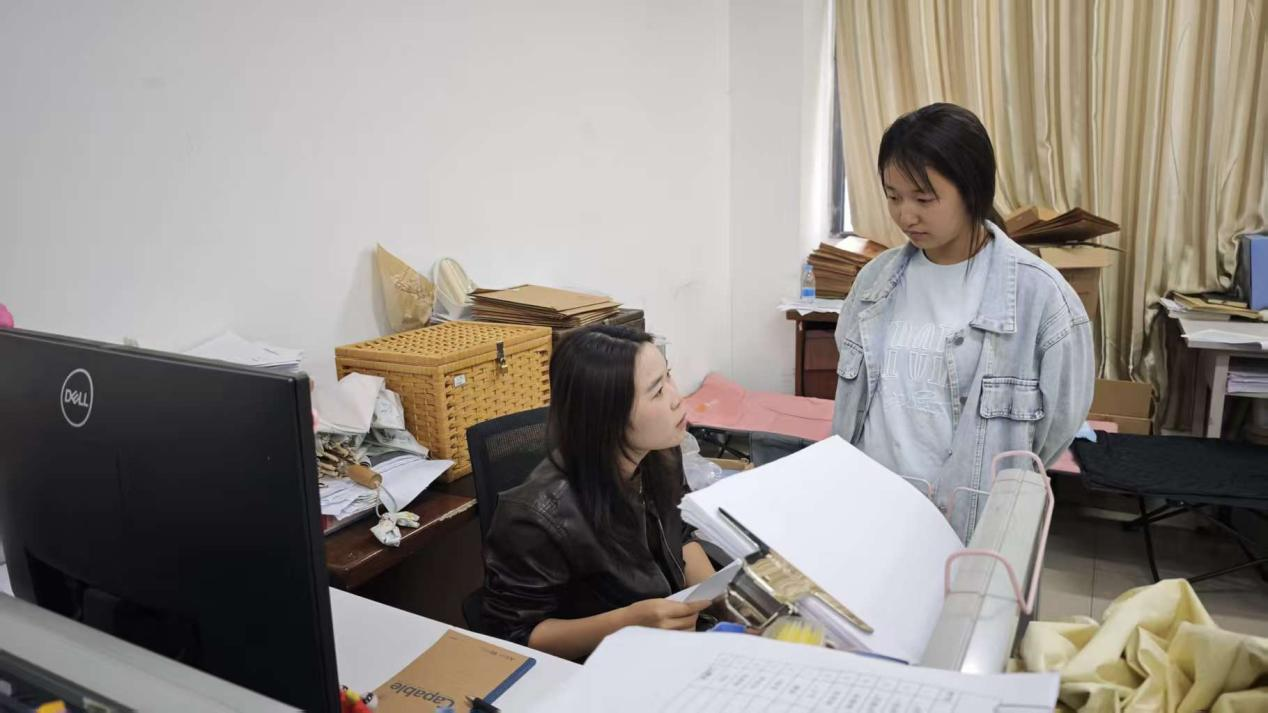 五年高职学院学生党支部开展与入党申请人的谈话活动