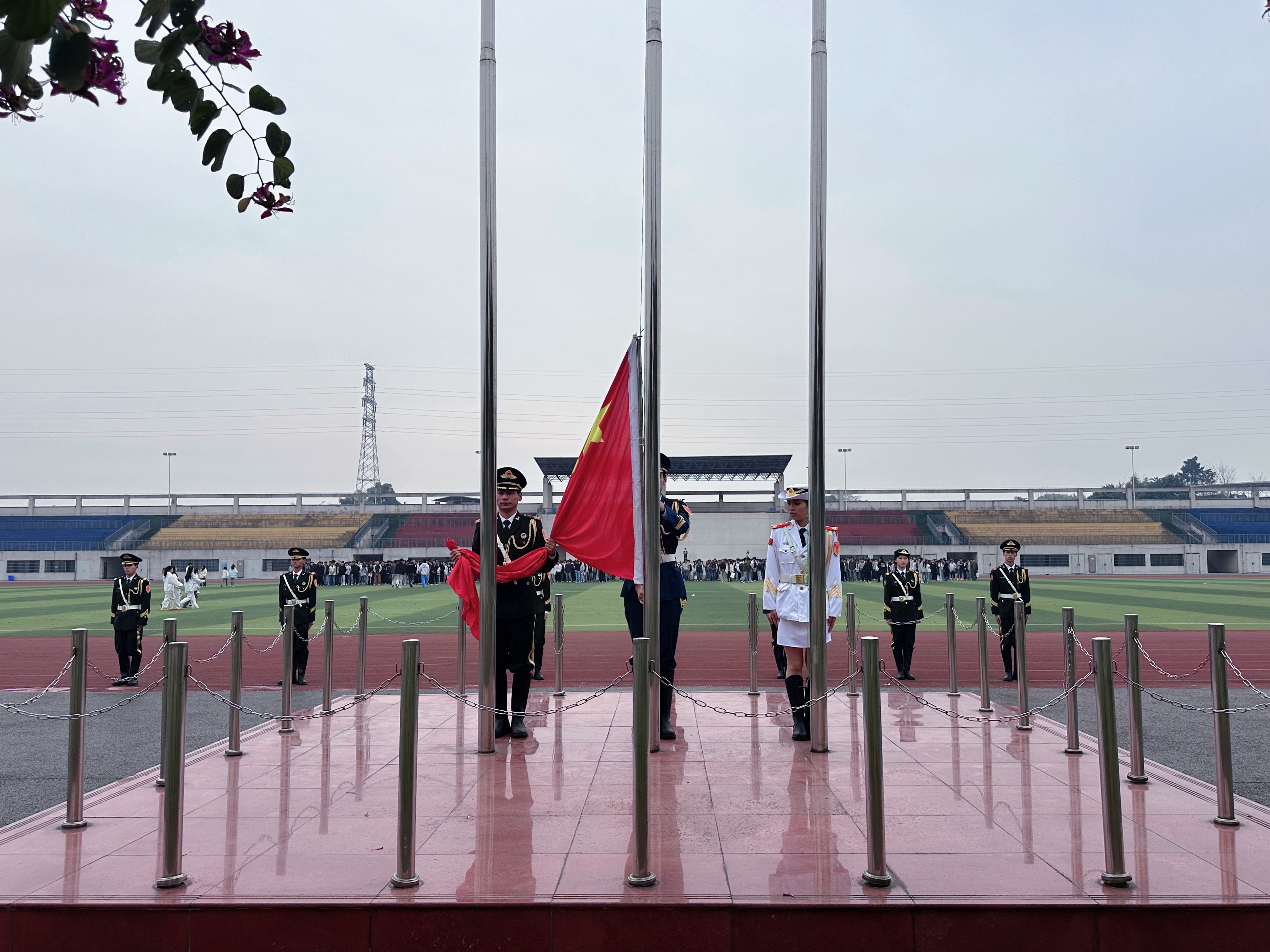 【“一站式”学生社区】| 信息与智能制造学院 “赓续红色血脉,共筑网络防线”升旗仪式