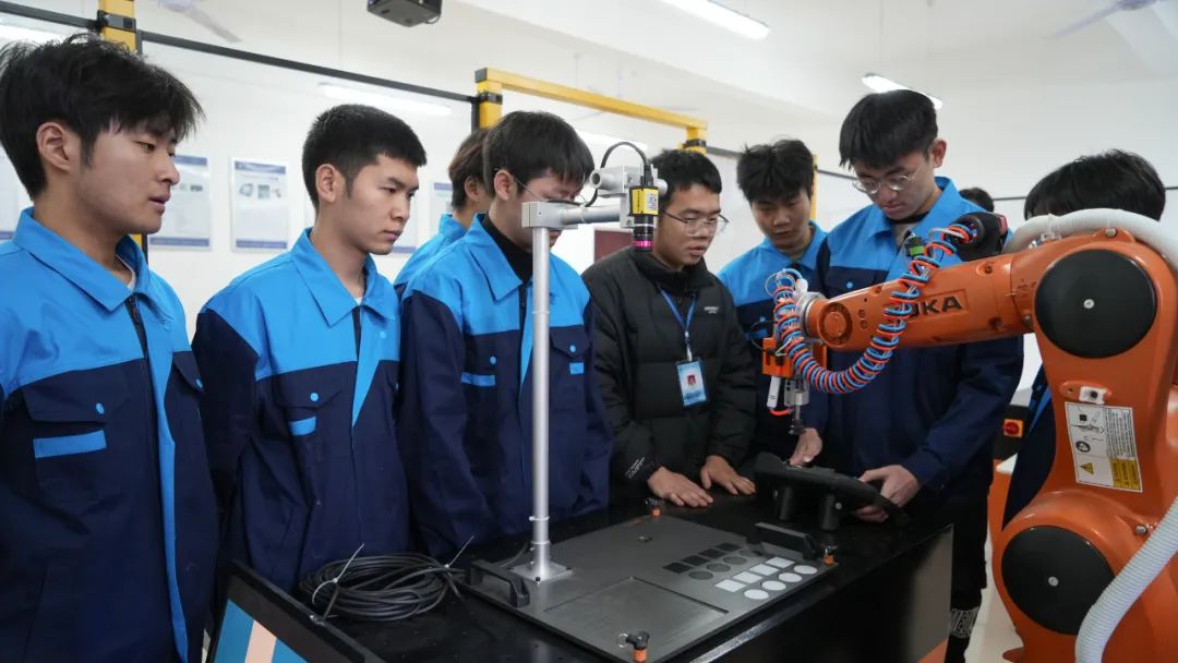 单招季 | 网络连接世界,智能创造未来,信息与智能制造学院等你来!