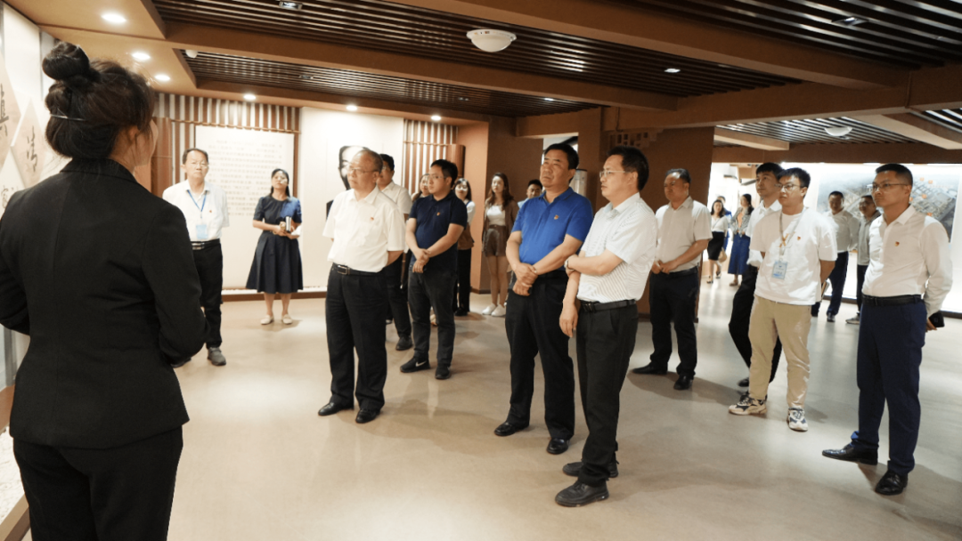 立足党纪学习教育 正风肃纪熔铸新篇—我校召开第4次党委3044am永利中心组(扩大)会议