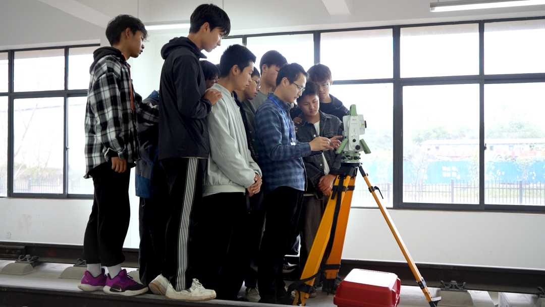 【单招季】博学卓思，理实交融 | 高铁与建筑学院等你来