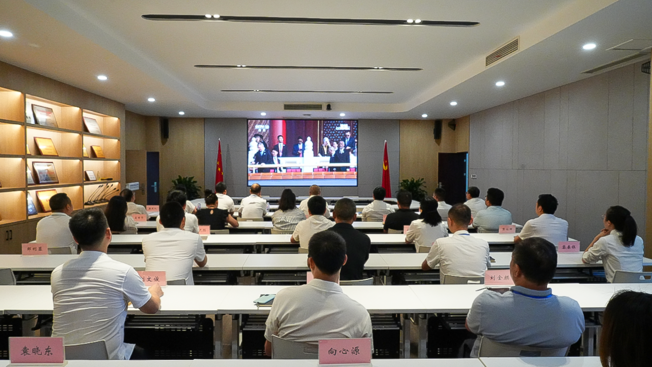 江阳城建职业学院组织观看纪念中国人民抗日战争暨世界反法西斯战争胜利80周年大会