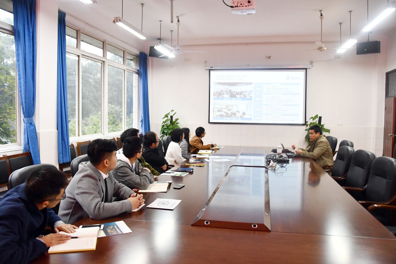 学院举行“BlM技术在工程中应用”交流会